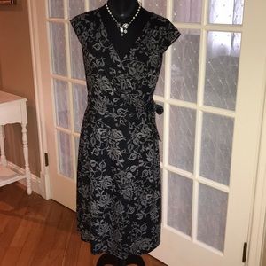 ⭐️ LOFT Black & White Wrap Dress ⭐️